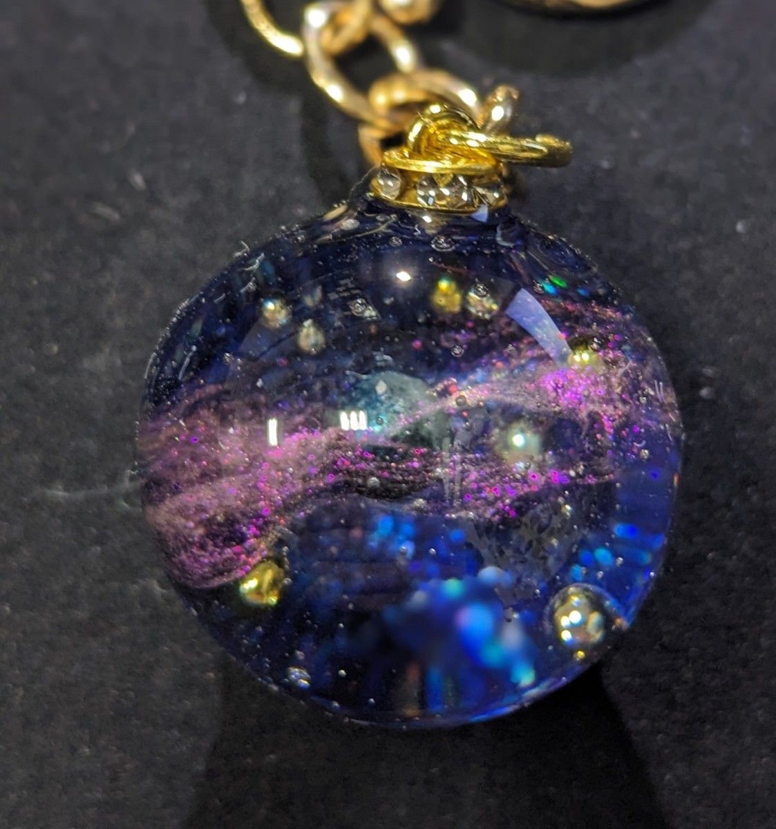 No.180 宇宙玉レジンキーホルダー ハンドメイド オーロラ 宇宙塗り  ペンダントトップ チャーム ネックレス25mm球