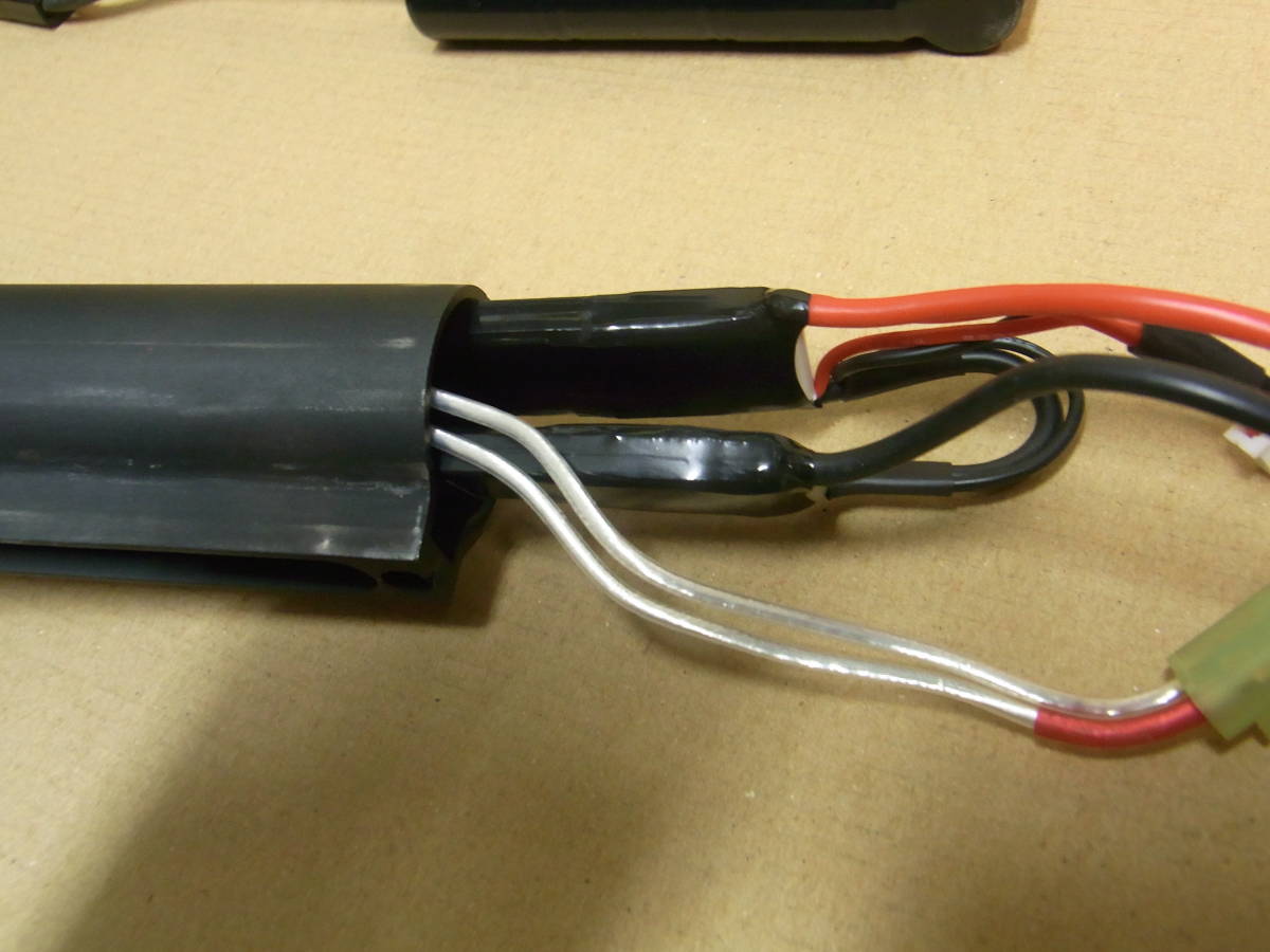 海外製　電動ガン　リポバッテリー　7.4V　1200mah 25C~50C　セパレート細身収納タイプ_画像2