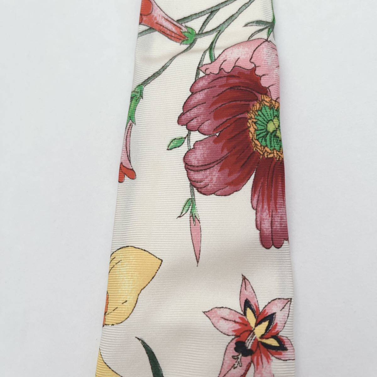 GUCCIグッチ ネクタイ 最高級シルク フラワー 花柄 植物 アート柄 白