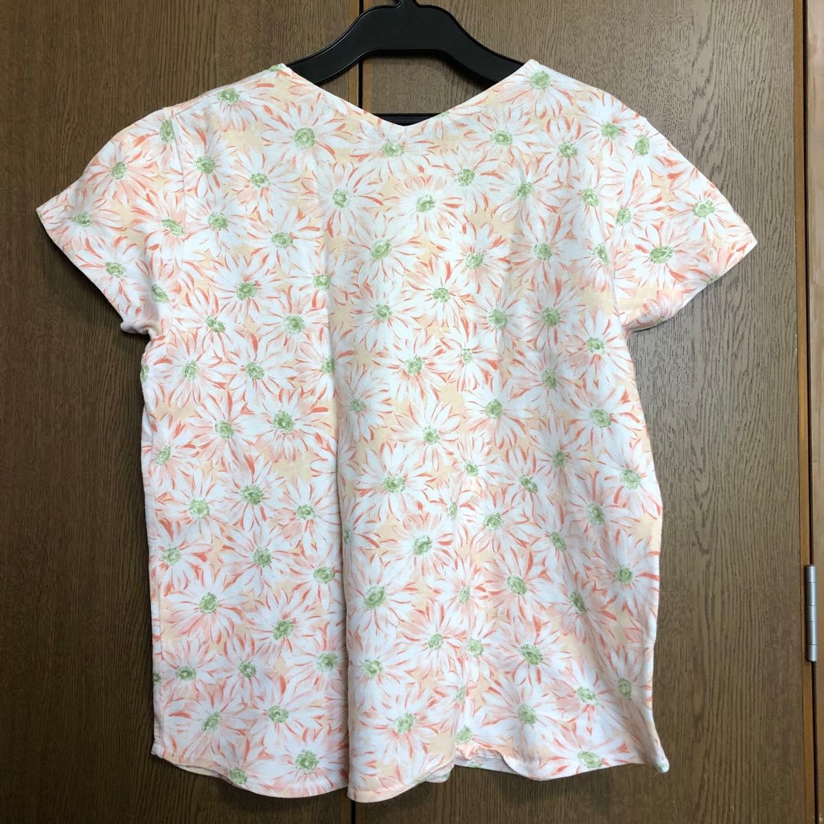 半袖 Tシャツ トップス 花柄　オレンジ