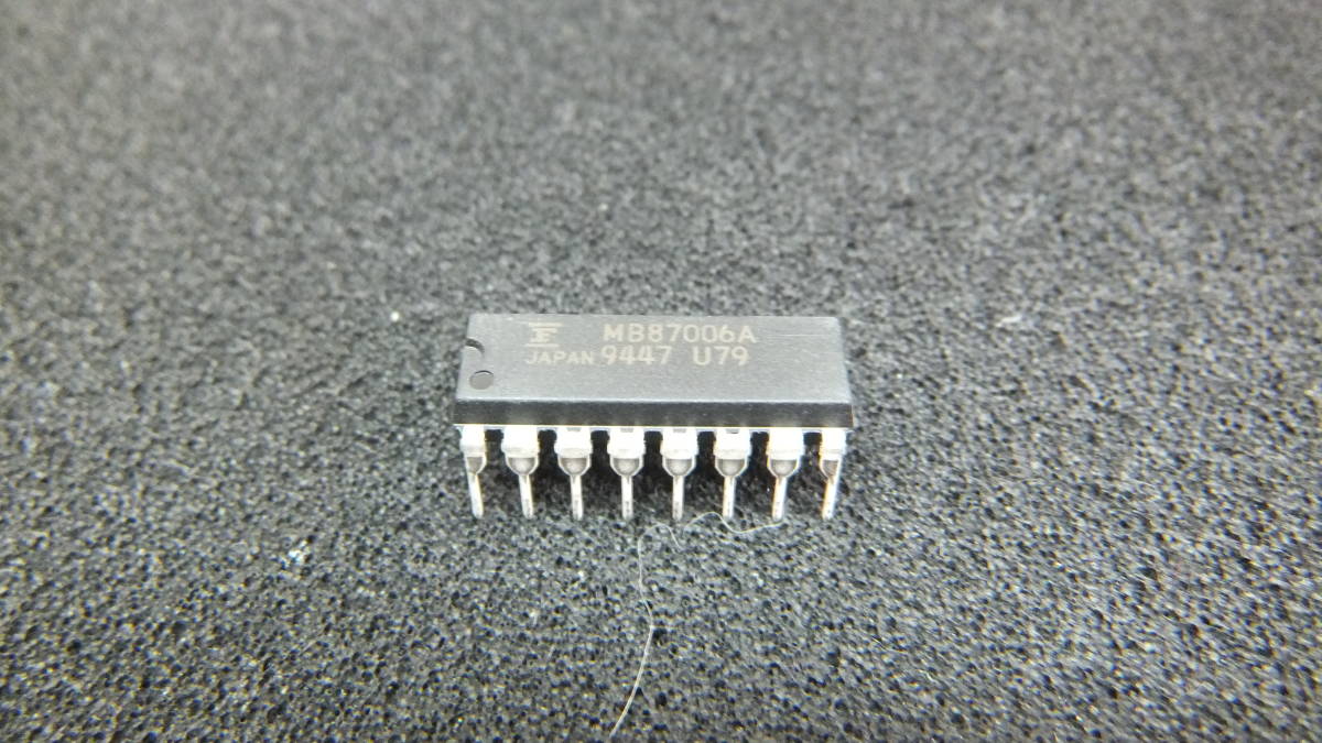 *** TS-790G or UT-10 富士通 PLL IC MB87006A DIP 16P 新品未使用品 ICソケット付き ***の画像1