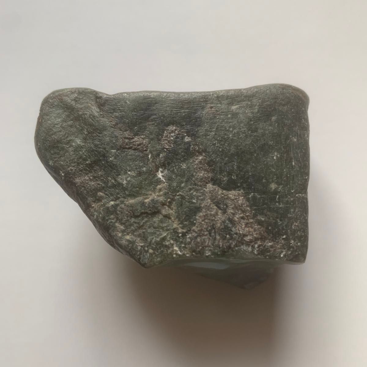 ミャンマー翡翠の原石A貨 鑑賞石 自然石 誕生石 鉱物 鉱石 N012