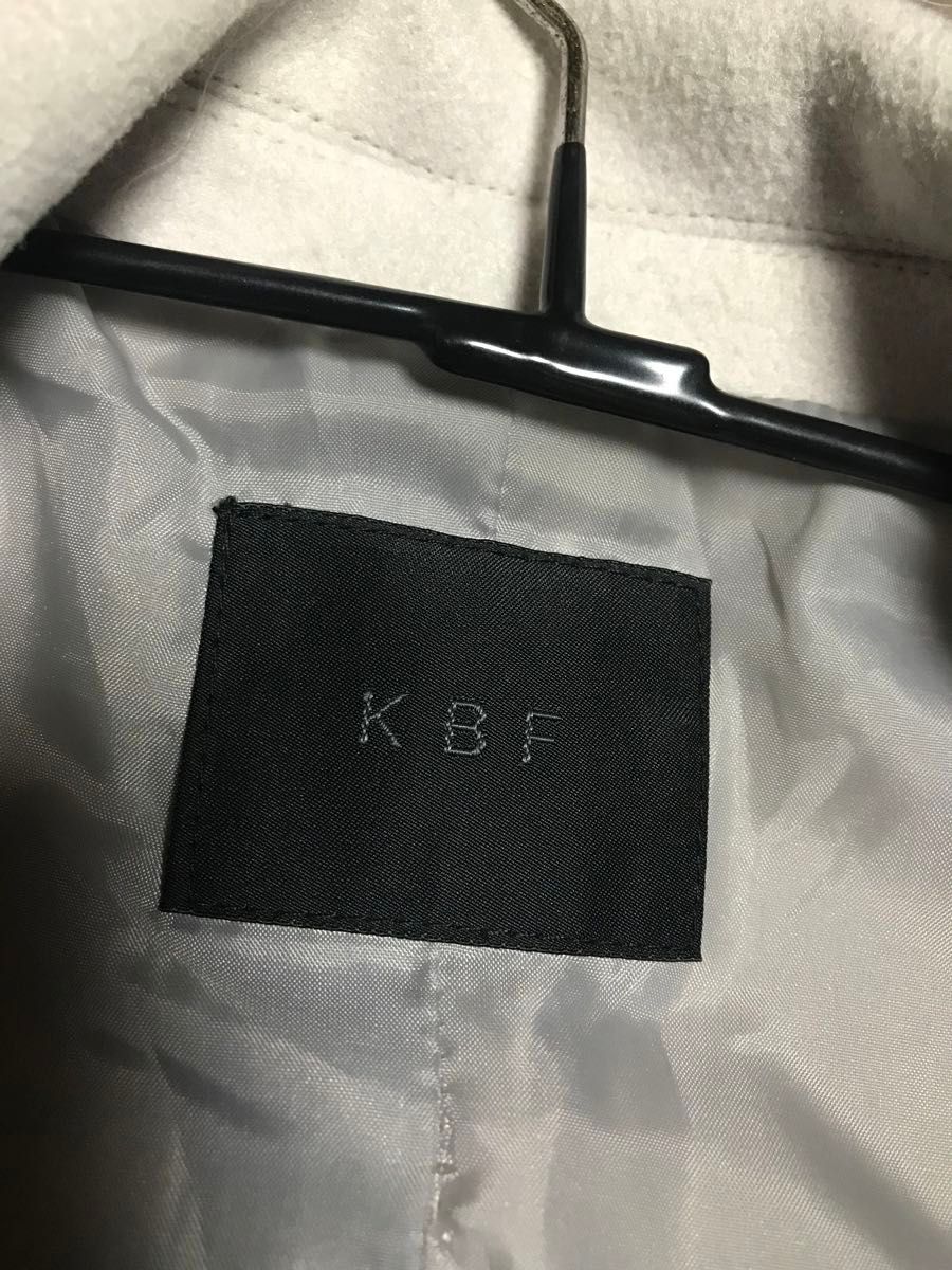 KBFのライトグレーがキレイなチェスターコートです　　　(  ´  `  *)