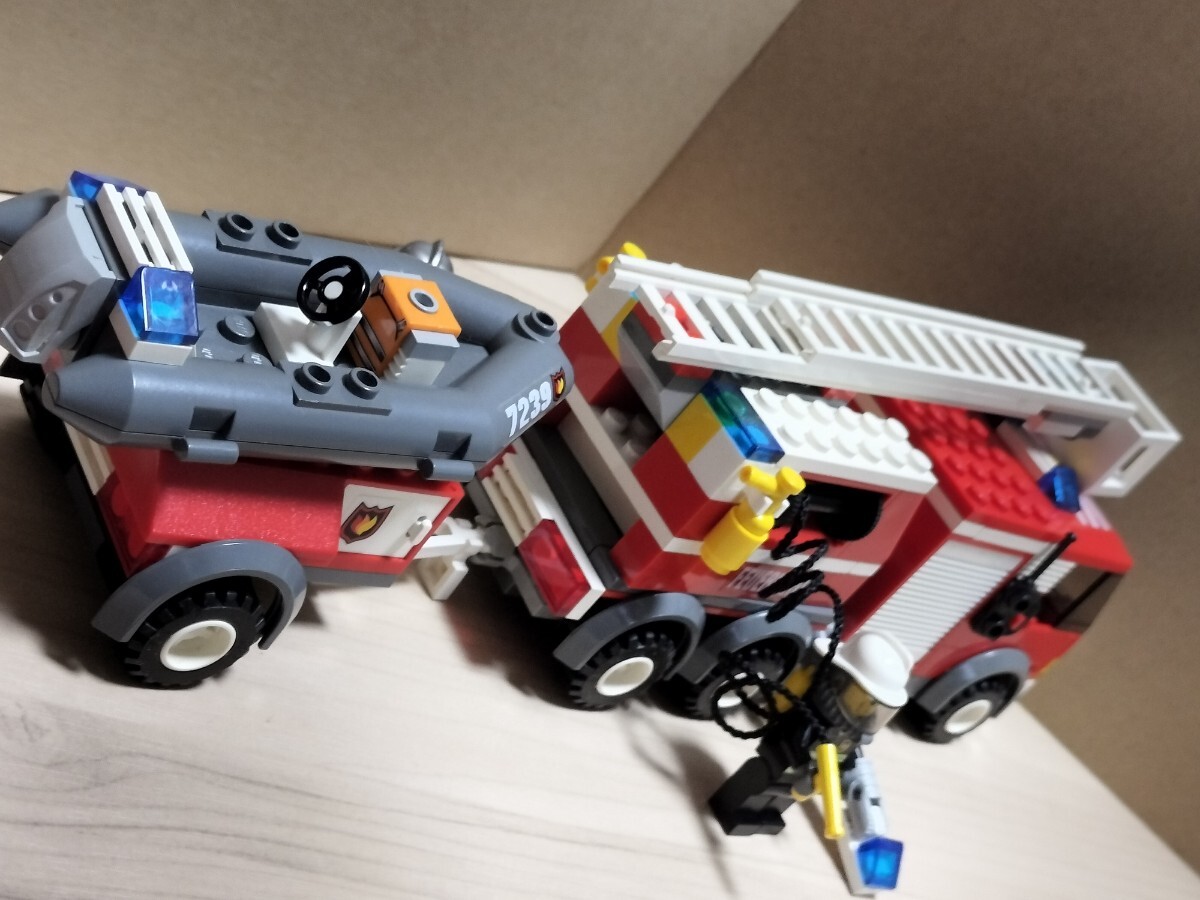 送料無料即決希望　レゴ (LEGO) シティ はしご車 7239　消防車　消防士　絶版　レトロ　ホース　ボート CITY レゴシティ_画像8