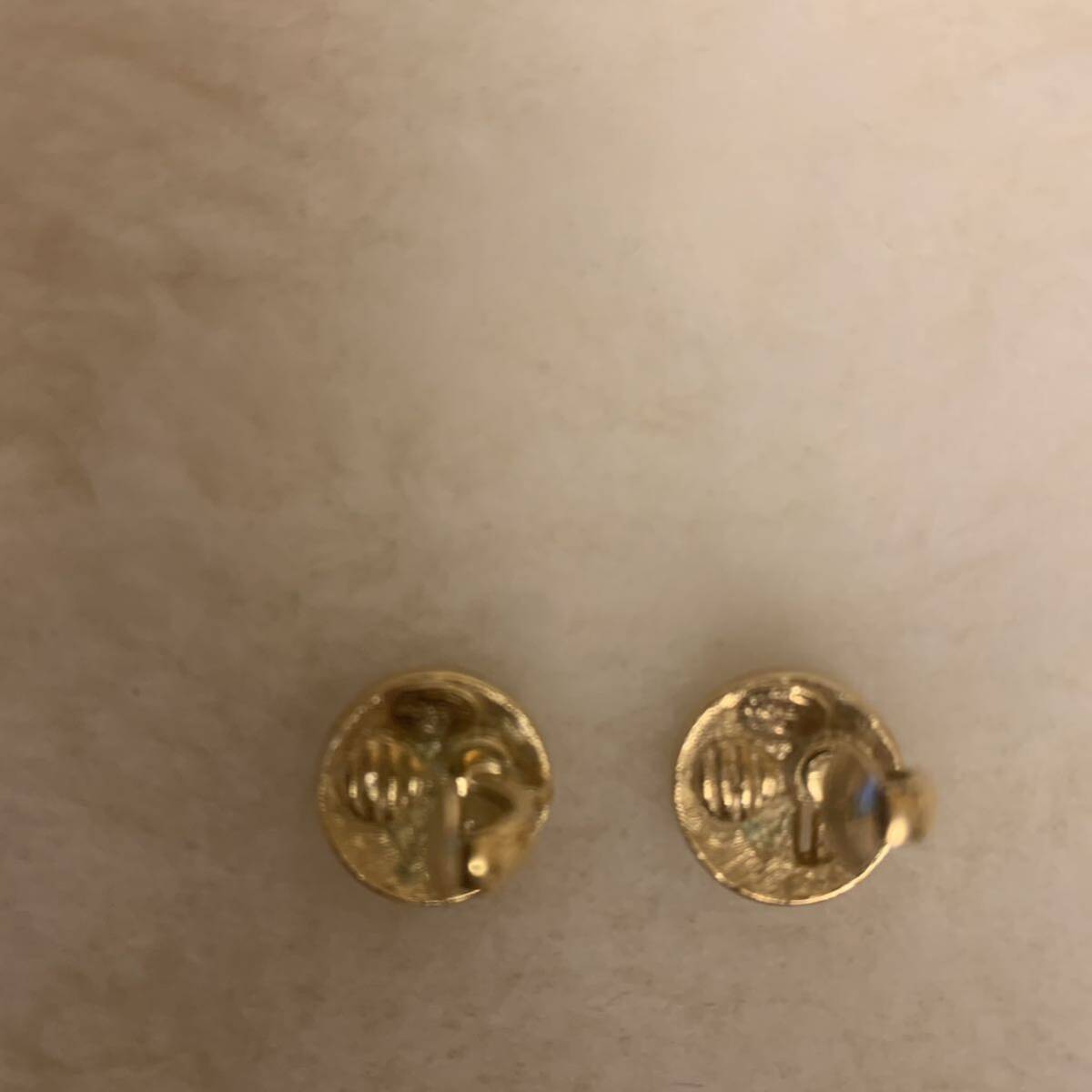 * givenchy G Logo earrings Stone attaching Gold Kirakira 