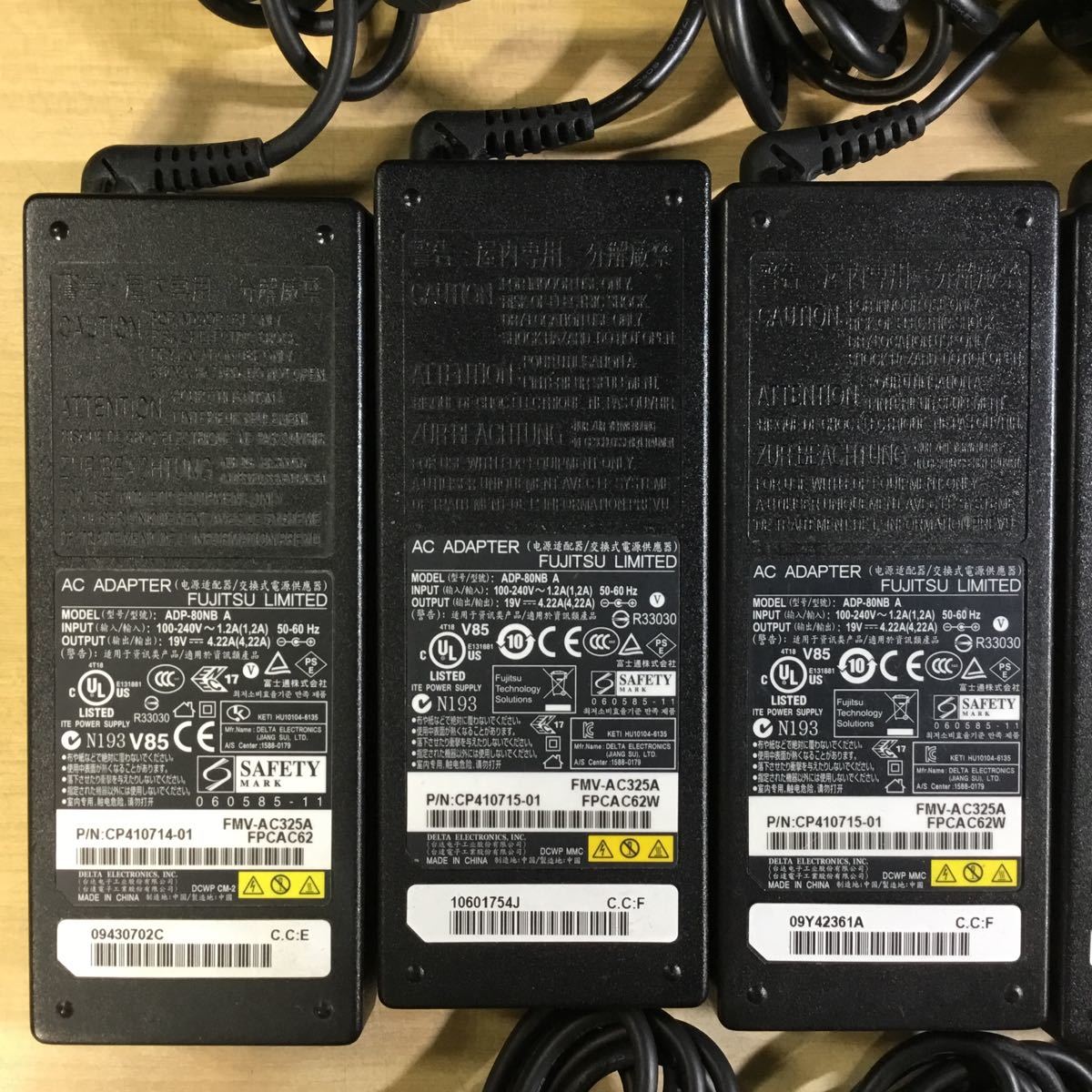 【送料無料】(030569E) 18個セット FUJITSU FMV-AC325A 19V4.22A 純正品 ACアダプタ メガネケーブル付 中古品の画像2