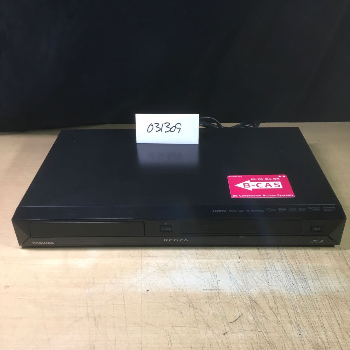 【送料無料】(031309F) 2011年製 TOSHIBA DBR -Z110 ブルーレイディスクレコーダー BD/DVD再生動作確認済み 中古品　_画像1