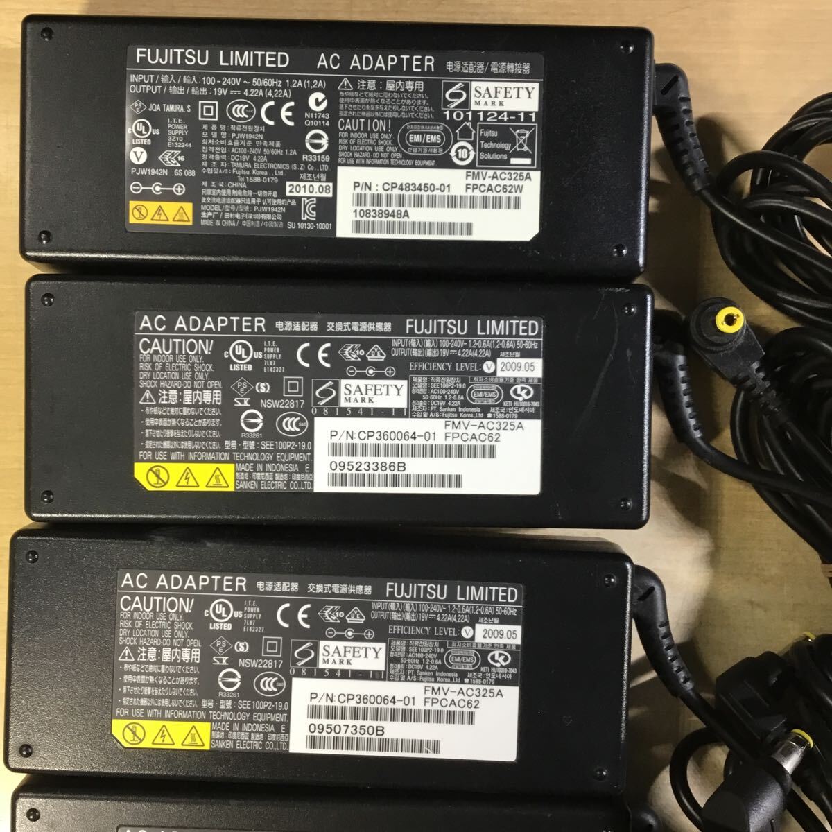 [ бесплатная доставка ](031572E) 10 шт. комплект FUJITSU FMV-AC325A 19V4.22A оригинальный товар AC адаптер очки кабель есть б/у товар 