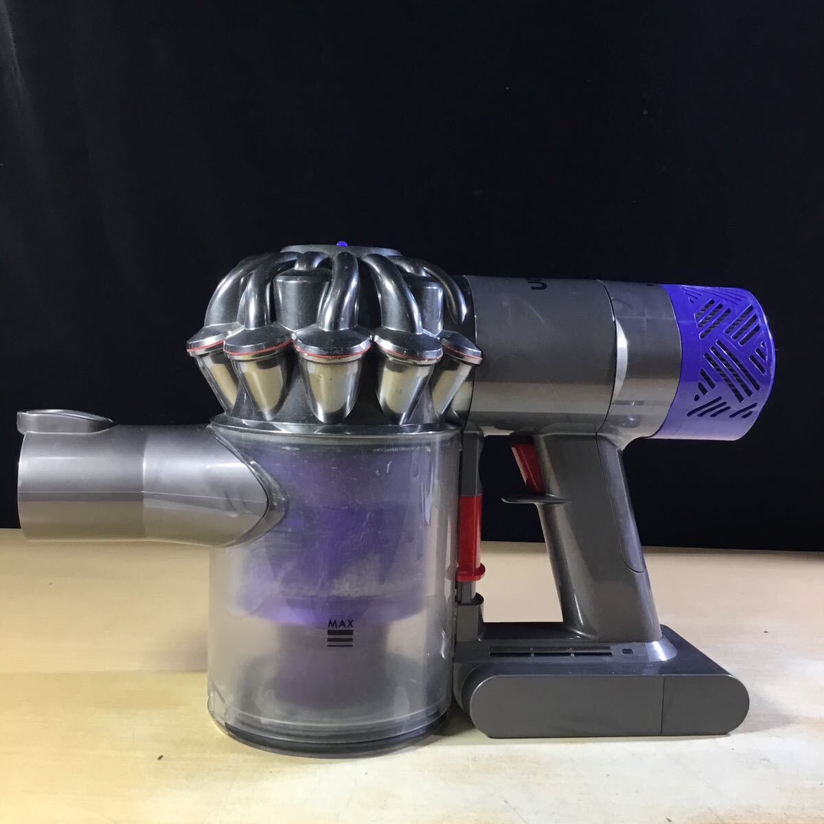 【送料無料】(032977G) dyson SV07 サイクロン式コードレスクリーナー 【ワケあり】 ジャンク品_画像3