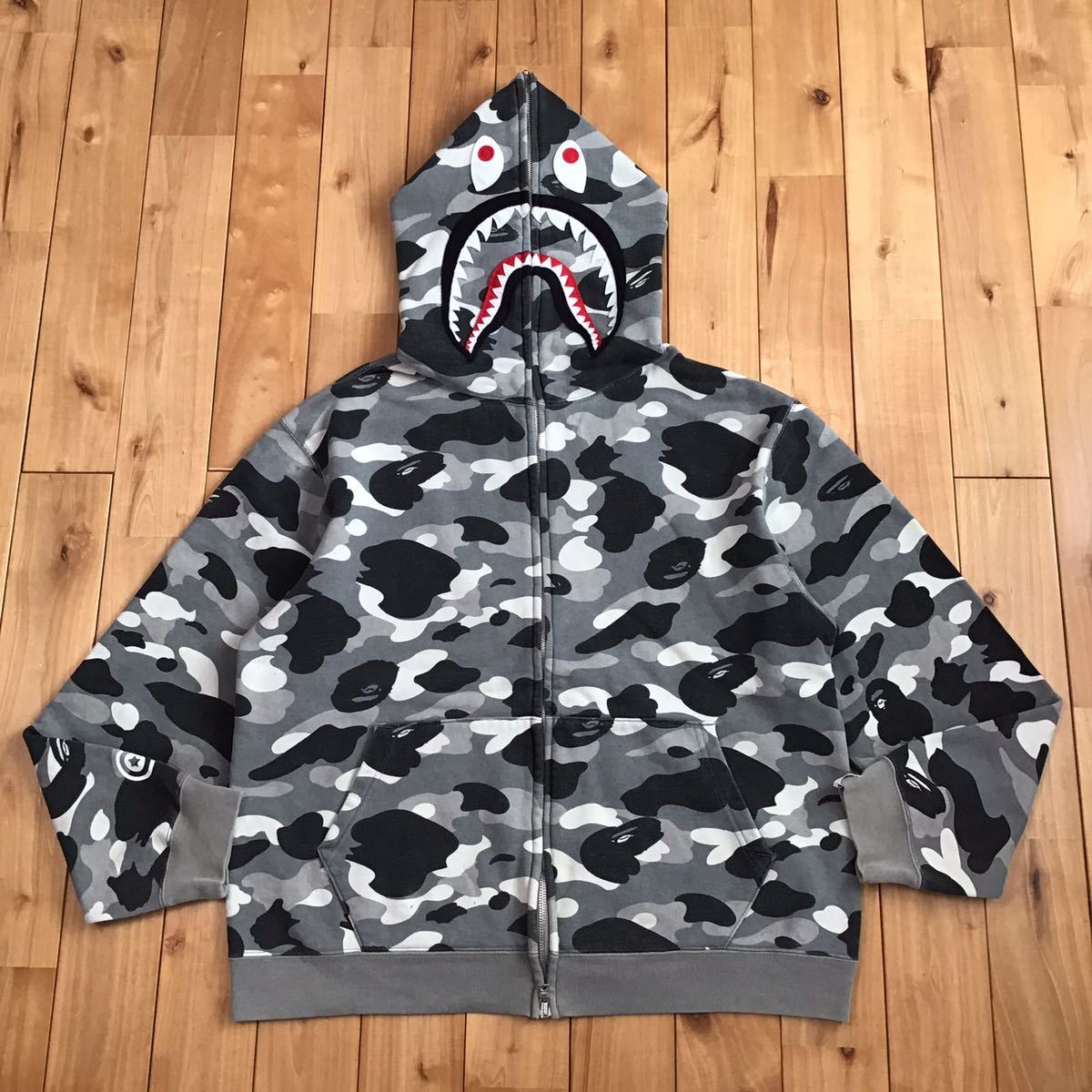 ★NFS限定★ シャーク パーカー Mサイズ shark full zip hoodie a bathing ape BAPE camo エイプ ベイプ アベイシングエイプ 迷彩 NIGO z07_画像1