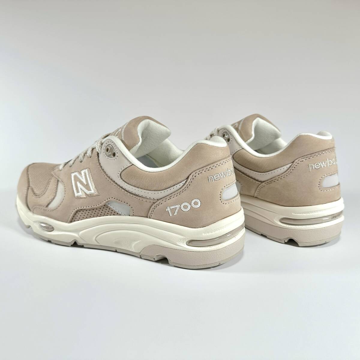 直営店限定 国内正規品 NEW BALANCE CM1700NM ライトベージュ US9.5 27.5cm ヌバックレザー 新品 M1700 天然皮革 本革 NB 茶系 スニーカー_画像3