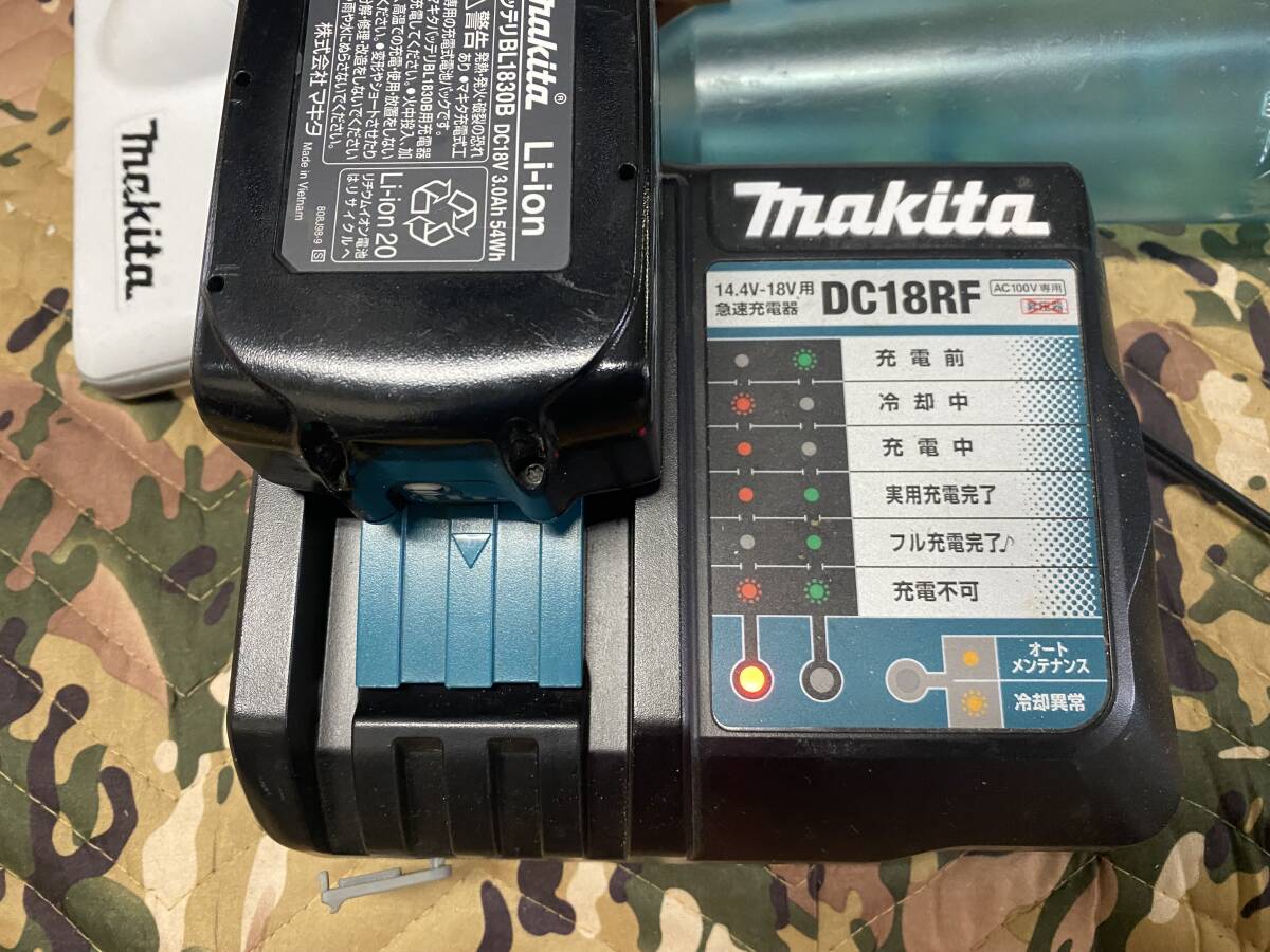 J4331 makita 充電式クリーナ CL281FD（サイクロンアタッチメント付きモデル）マキタ 動作品 少し難あり_充電中