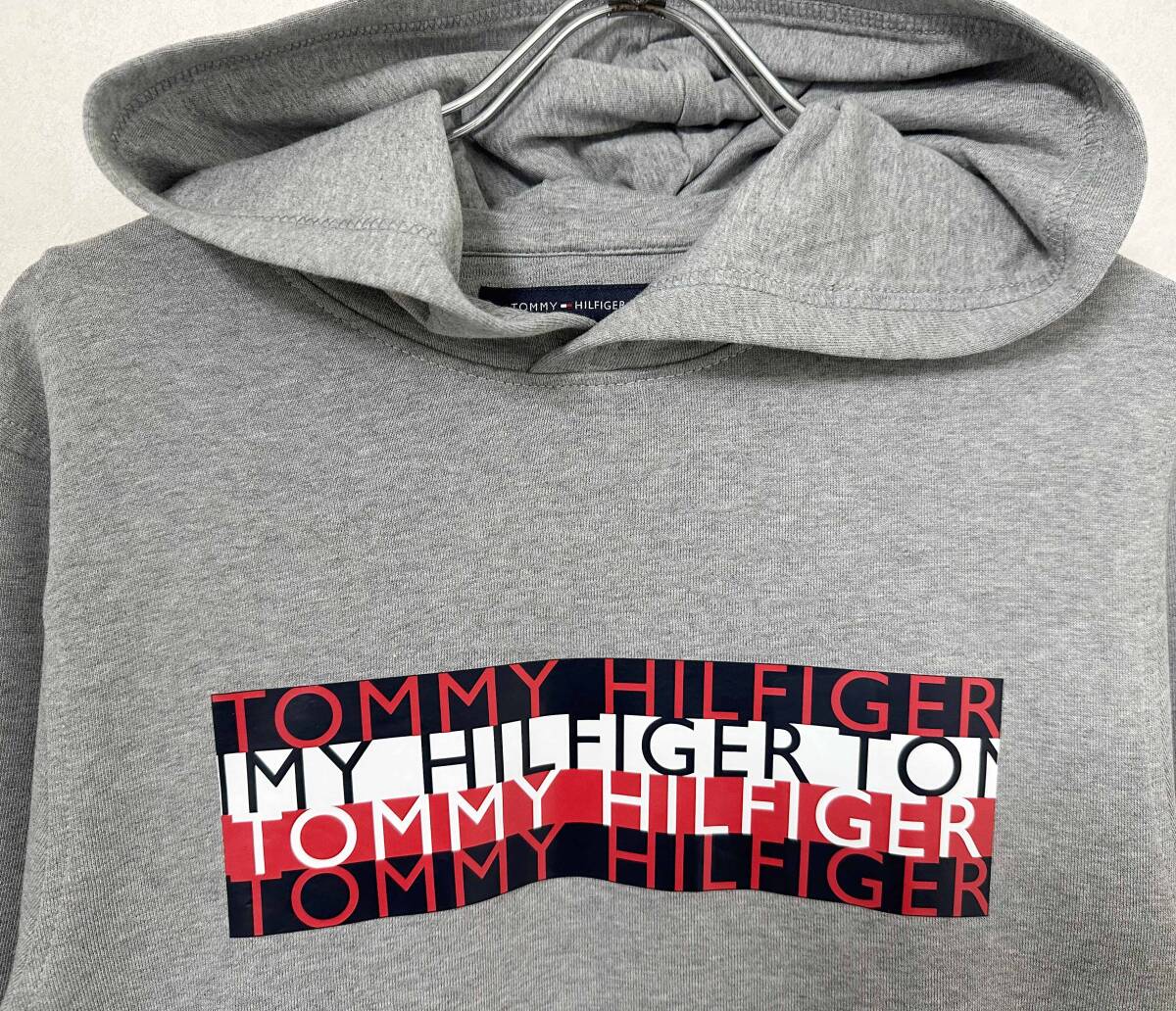 新品 M ★ トミーヒルフィガー メンズ スウェット ロゴ パーカー グレー Tommy Hilfiger フーディ 裏毛 フレンチテリー トレーナー _画像4