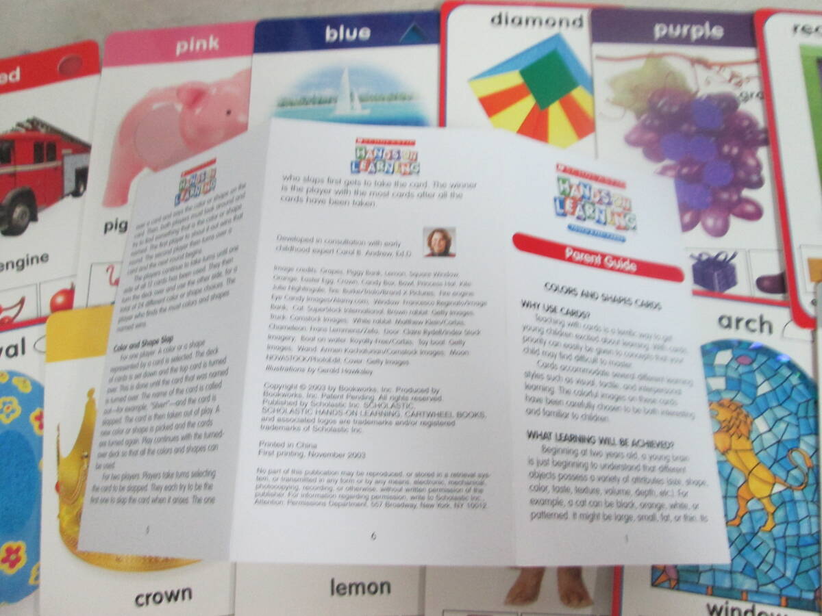 送料は商品説明欄に記入　Colors & Shapes: Touch & Feel Cards (Scholastic Hands on Learning) カード 12枚確認_画像4