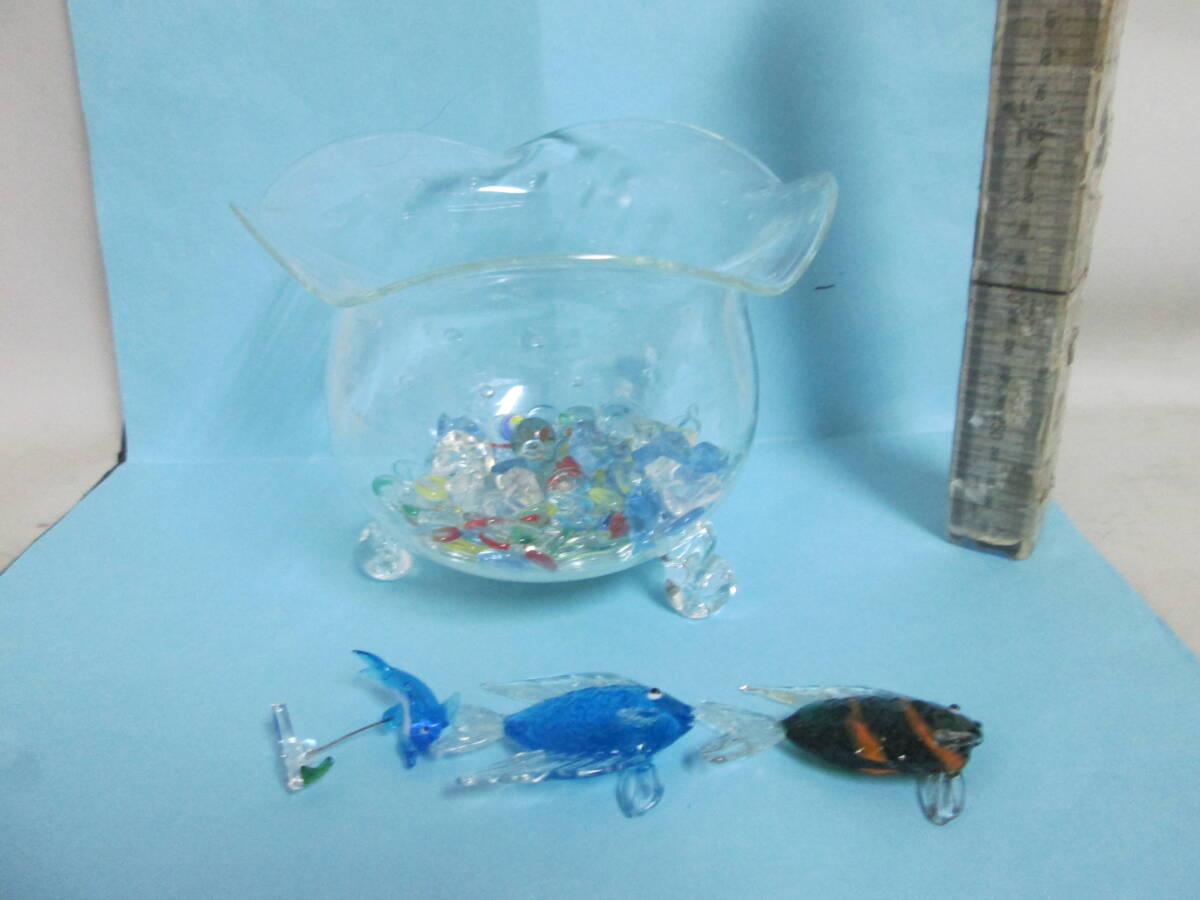 　フリル金魚鉢 大 ガラス製 　ガラス砂　金魚＋さかな　３匹付き　１９ｃｍ