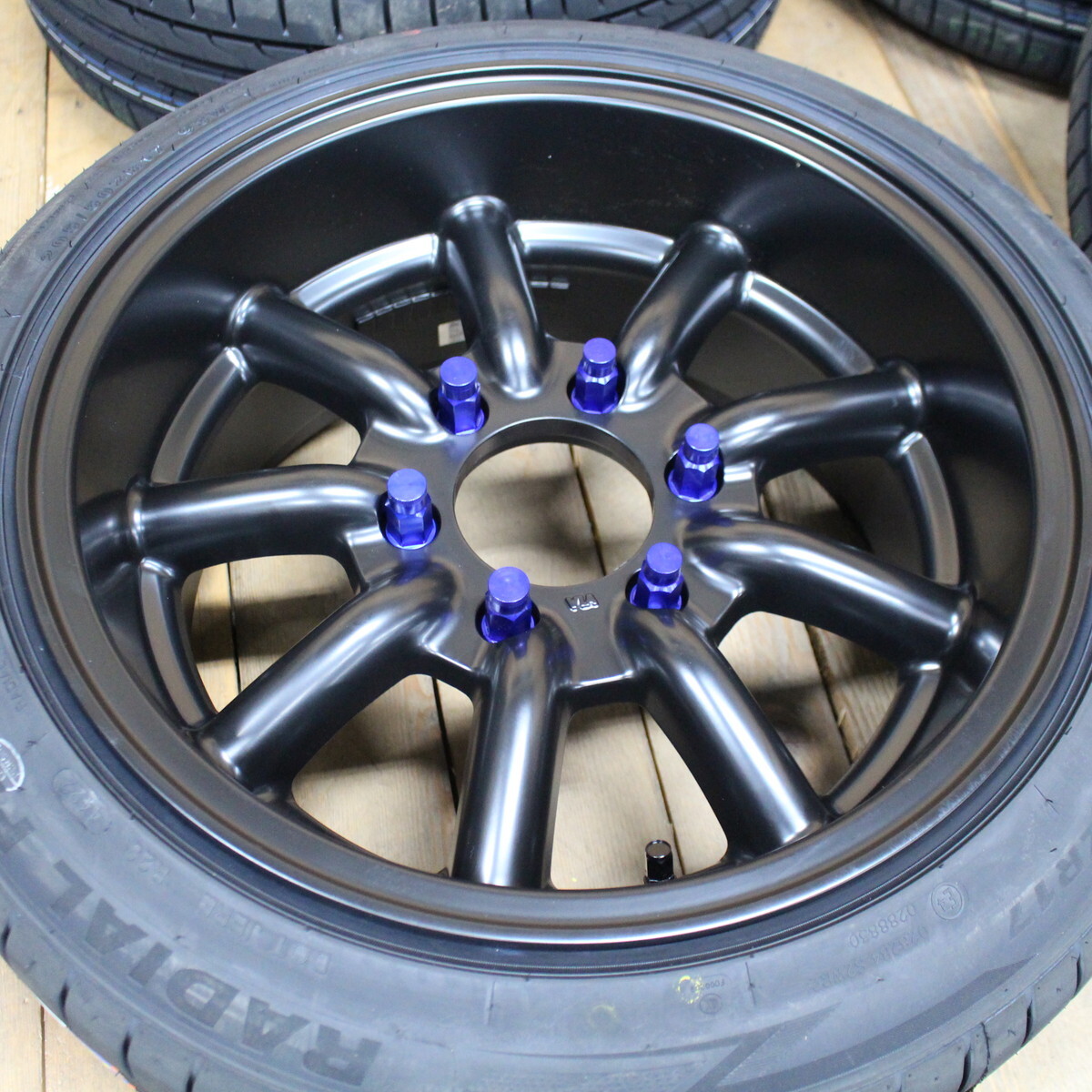 200系 ハイエース オーバーフェンダーサイズ 17インチ 8.5J+19 ファブレス MC-9 ワイド 205/50R17 ナット付 新品 タイヤ ホイール 4本SET_画像7