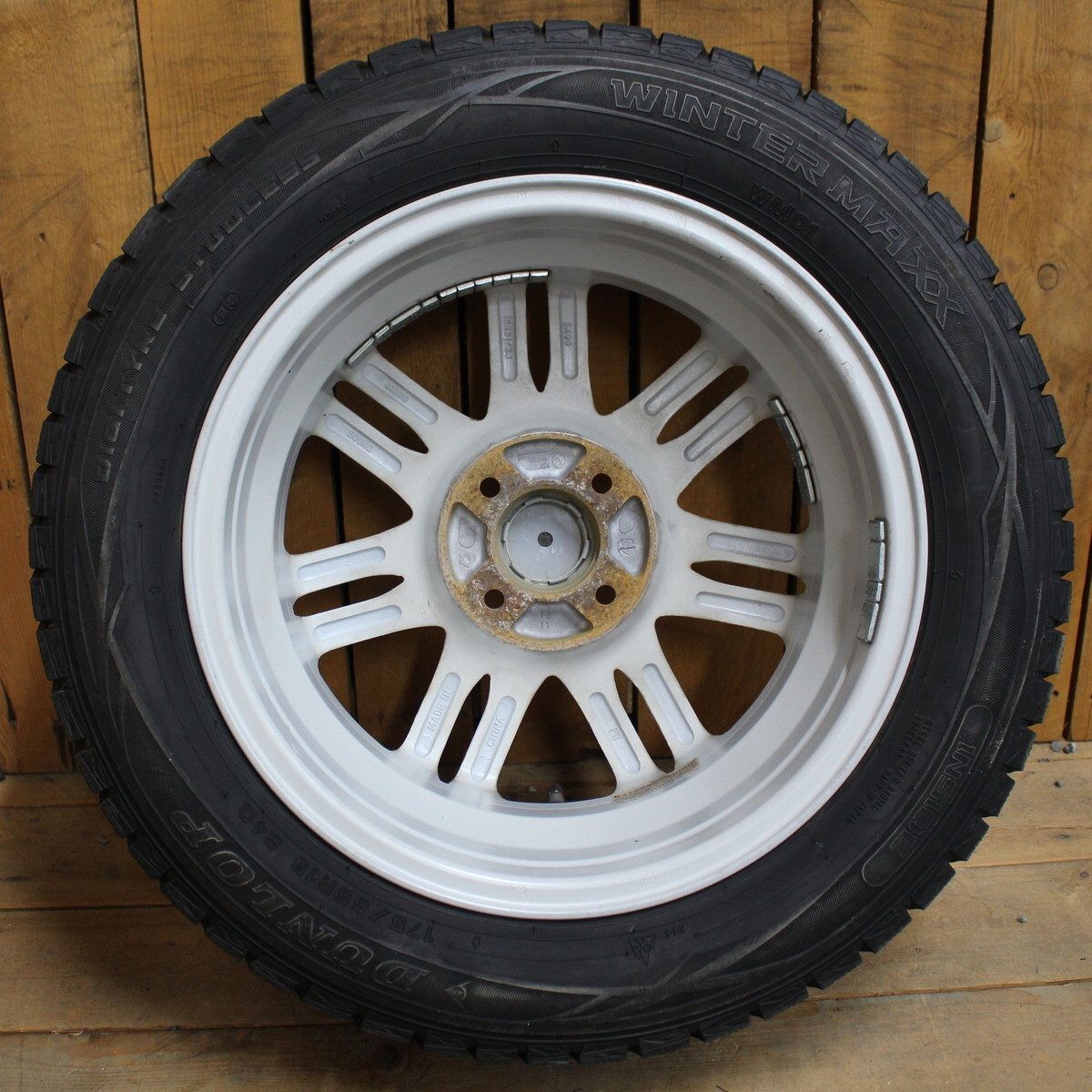 アクア ヤリス グレイス インサイト フィット シャトル マーチ等 15インチ 175/65R15 ダンロップ WM01 スタッドレスタイヤ ホイール 4本SET_画像8