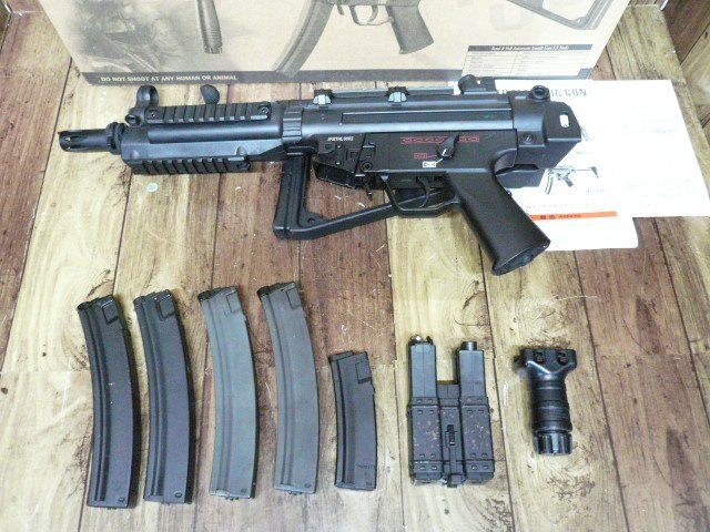 ☆訳有♪予備マグたくさん～お買得品♪セミ・フル～メカ作動ok♪CYMA MP5 RAS ハンドガード B&TストックVer 管理/278☆_画像4