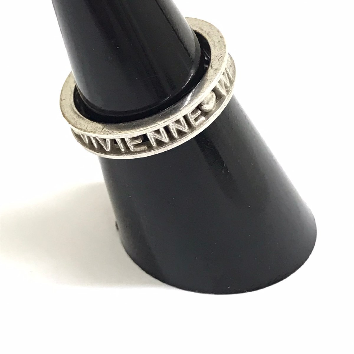 中古品 ヴィヴィアンウエストウッド M925刻印 メタル リング 指輪 ファッション アクセサリー サイズ13号 重量3.2g 質屋出品_画像3