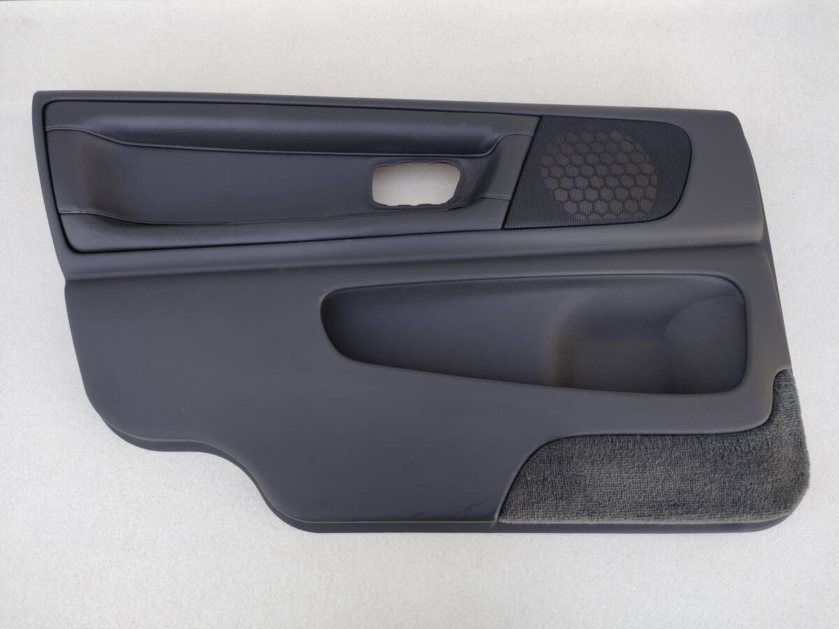 ボルボ V70(8B) ドア内張り 1台分セット 縫い付けタイプ グレー  検索用 ステッチタイプ Ｒモデル V70R AWD volvo 初代Ｖ７０ ドアトリムの画像4