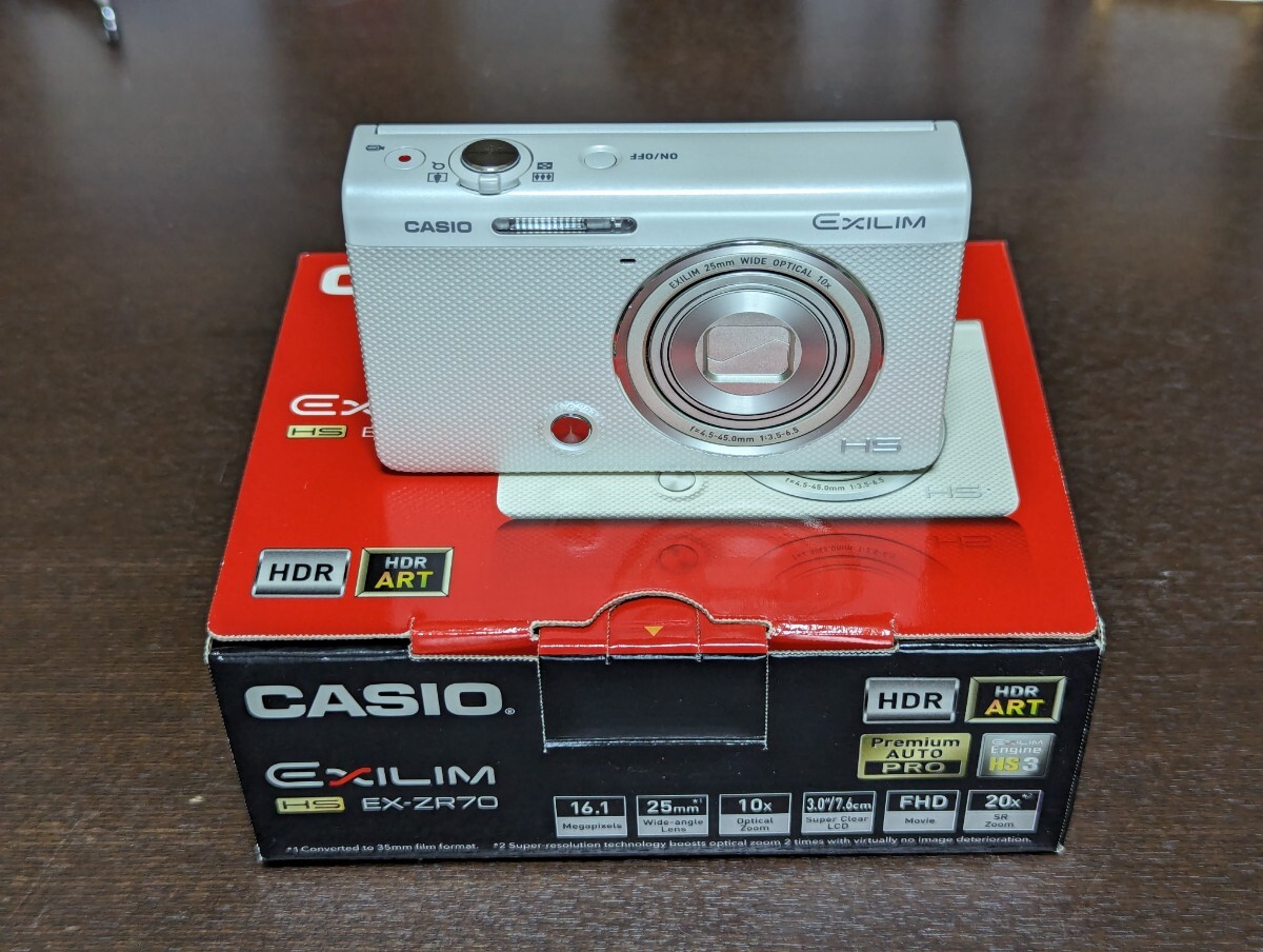 【機能・動作OK】CASIO デジタルカメラ EXILIM EX-ZR70 ホワイト 32GBSD付 欠品無し_画像1