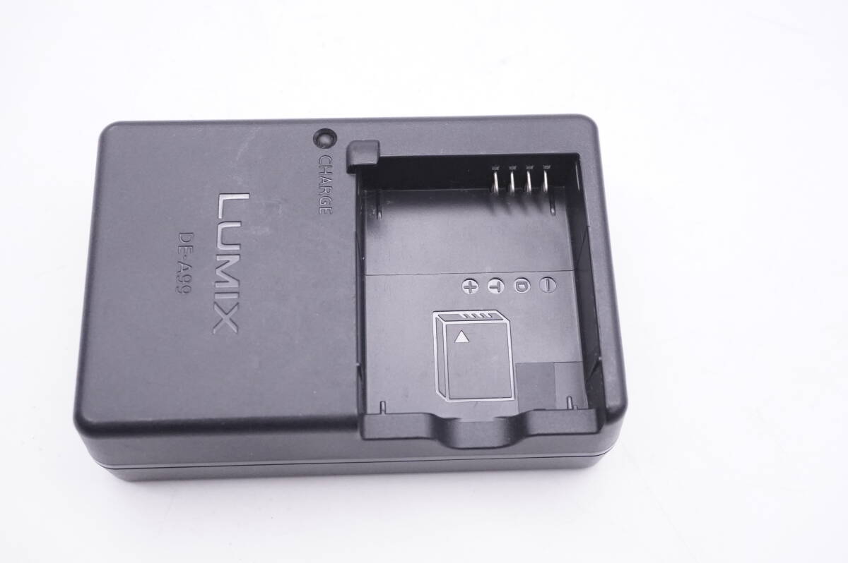 純正　充電器　Panasonic　DE-A99A ( DMW-BTC9 DE-A99 ) for DMW-BLE9 / DMW-BLG10 / DMW-BLH7　パナソニック_画像3