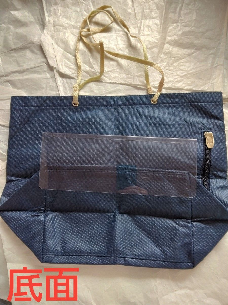 不織布バッグ　エコバッグ　折りたたみバッグ　紺色 　ネイビー　縦32センチ×横43センチ×マチ7,5センチ　未使用　ヤケあり