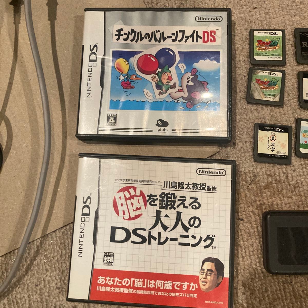 まとめ売り】ニンテンドー DS Lite本体2台、充電器2個、ソフト16