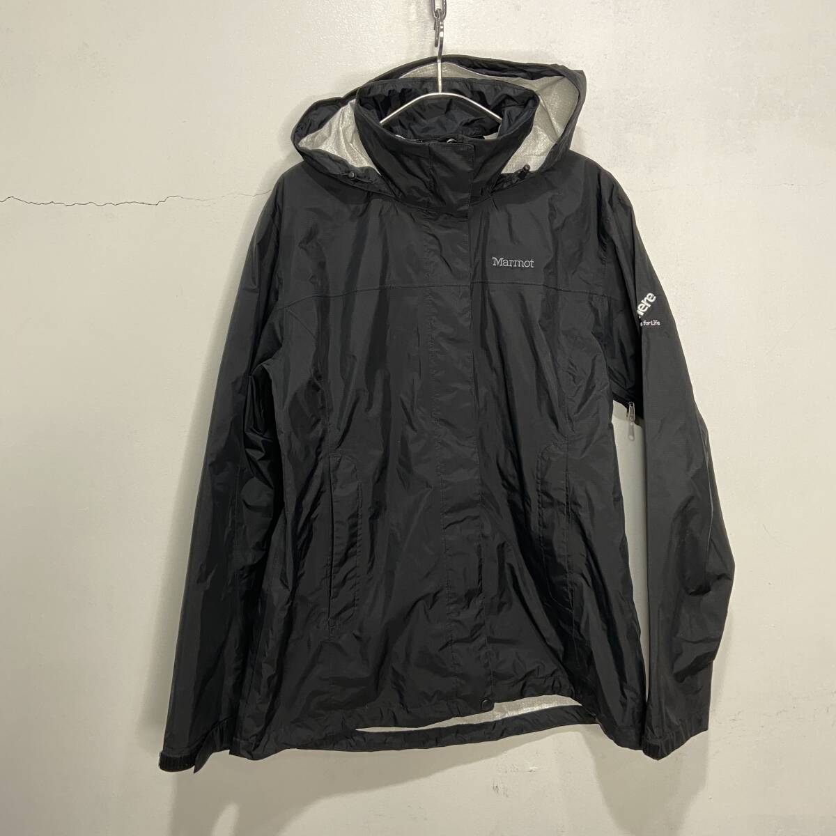 送料無料☆Marmot☆マーモット☆マウンテンパーカー☆アウトドアジャケット☆ライトアウター☆ブラック☆レディースL☆C24M