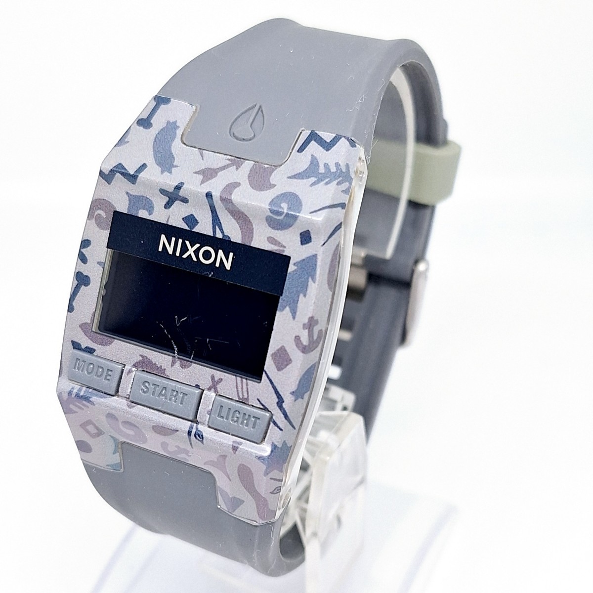 58 NIXON ニクソン LAY LOW THE COMP S 腕時計 時計 ラバーベルト シリコン ブランド腕時計 ウォッチ グレー WKHの画像1