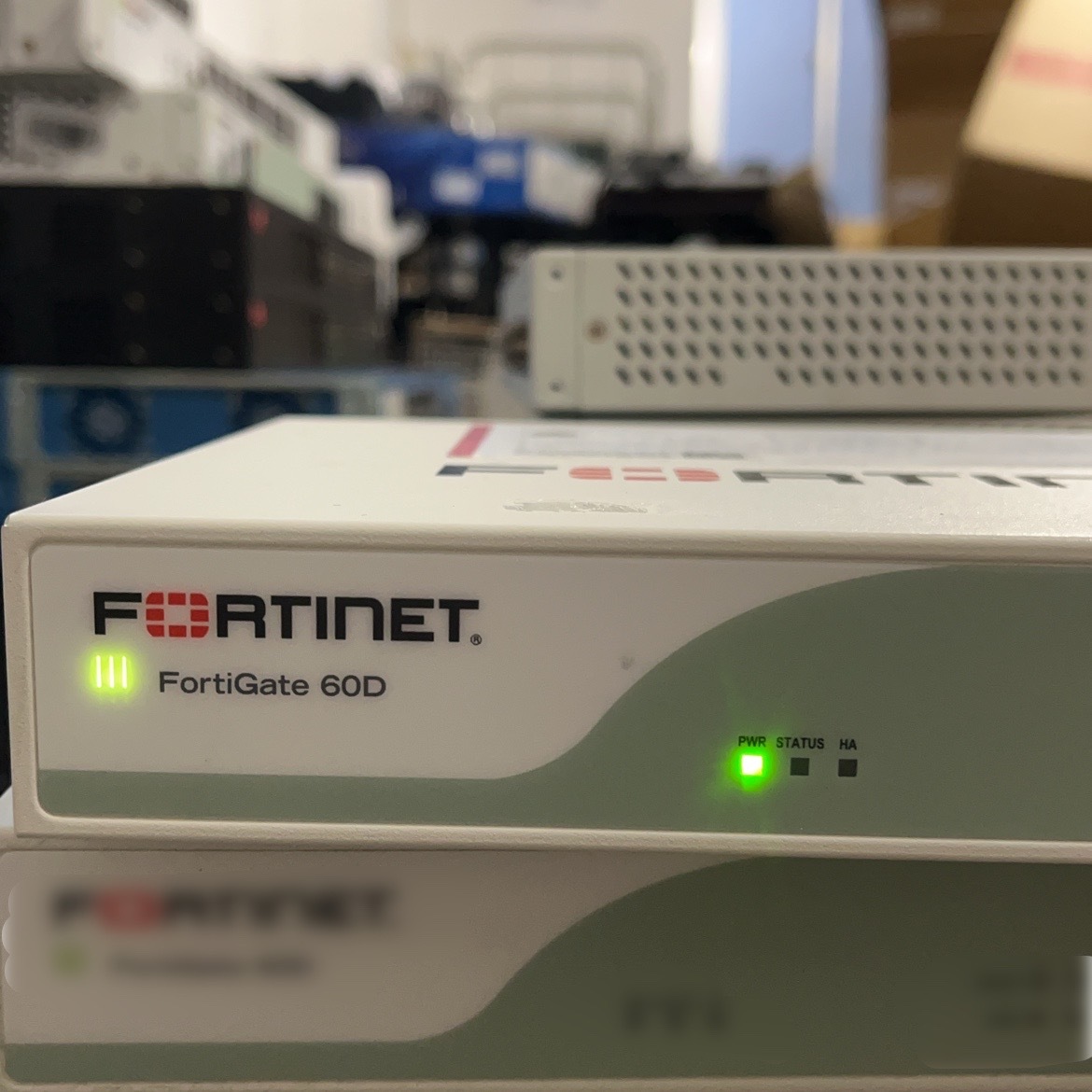 △050【通電OK】FORTINET FortiGate 60D FG-60D ファイアウォール 不正侵入検知防御 IPS アプリケーション制御 VPN Webフィルタリングの画像3