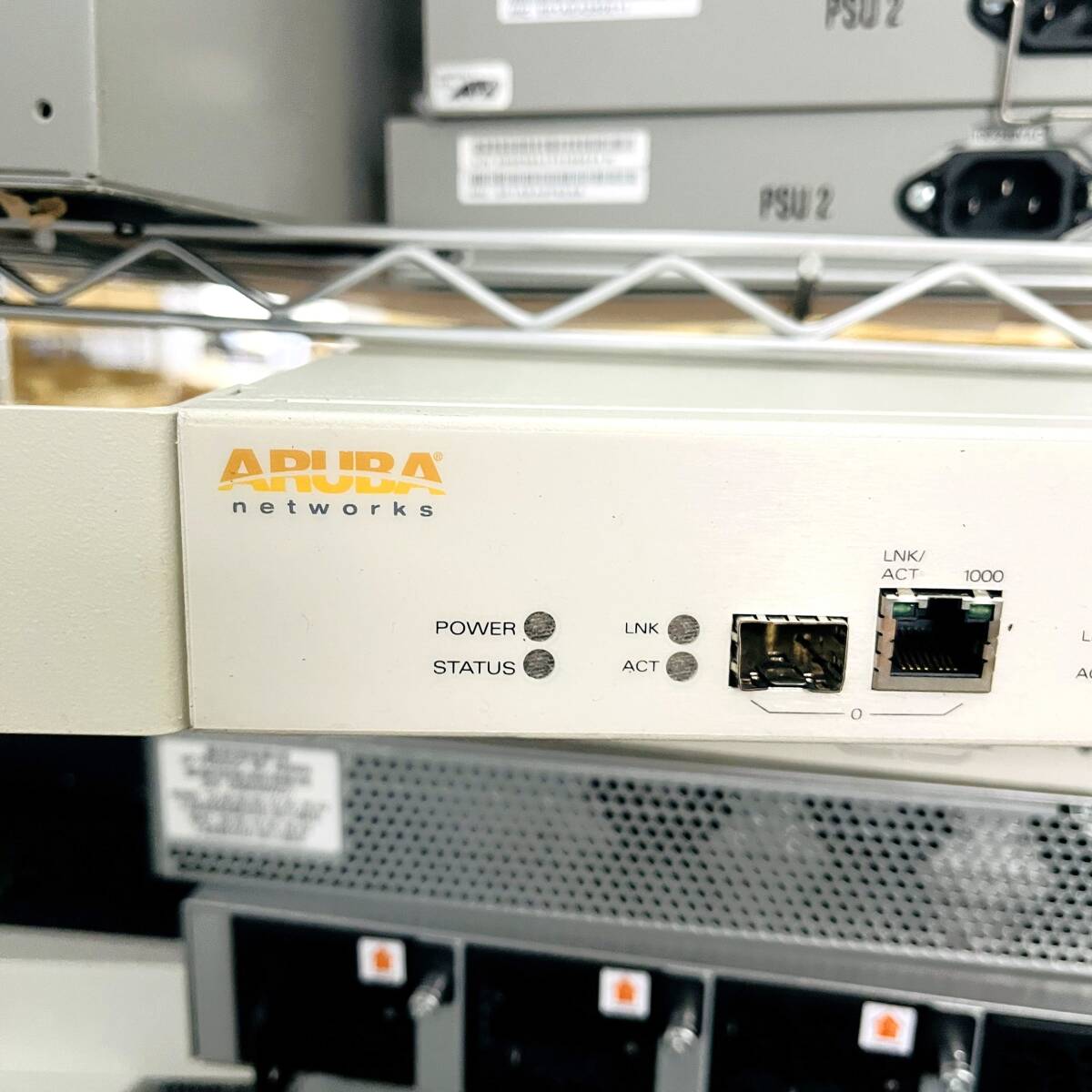▲201【通電OK】 Aruba 3400 モビリティ コントローラー 3000シリーズ VPN接続 IPv4 IPv6 レイヤー3 ワイヤレス侵入防御 アルバの画像2