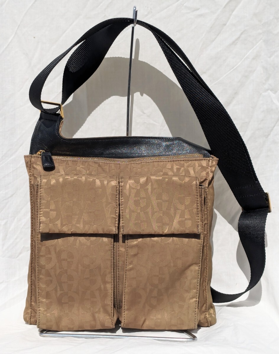 AIGNER アイグナー ショルダーバッグ 斜め掛け アイグナーマーク AIGNER アイグナー ショルダーバッグ 斜め掛け アイグナーマーク