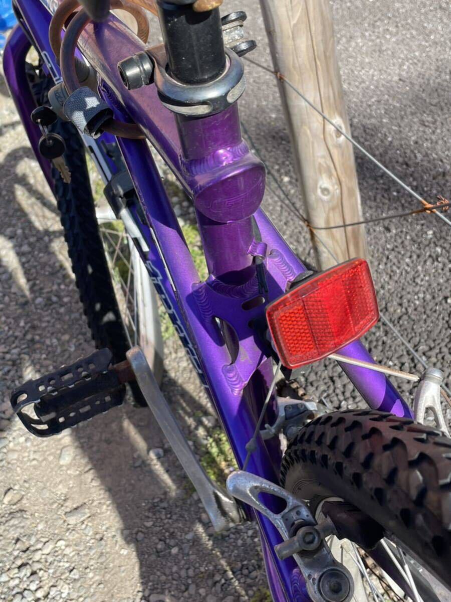 KT0318 GT BACKWOODS マウンテンバイク 自転車 パープル系 経年品 インチ記載なく不明 譲渡証あり _画像9