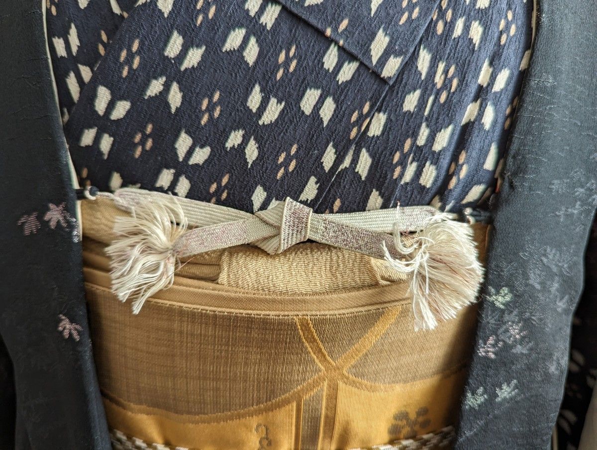 黒羽織 身丈78裄64 正絹 一つ紋 ラメ糸刺繍 羽織