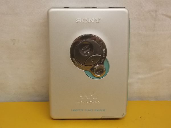 CC172 SONY カセットウォークマン WM-EX621 オートリバース 重低音(MEGA BASS),音漏れ防止(AVLS),前後9曲頭出し(AMS) 動作NG ジャンク/60の画像2