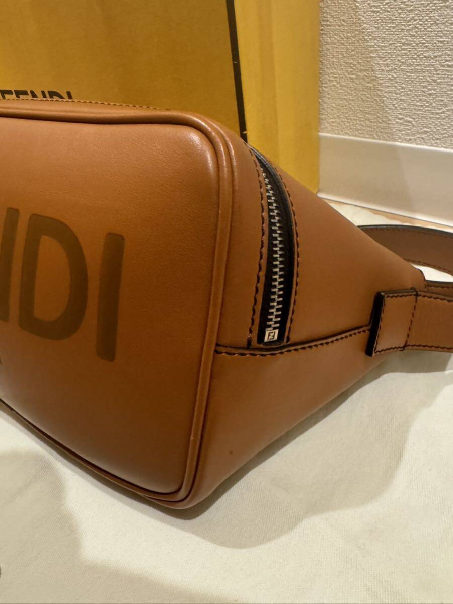 正規美品 FENDI フェンディ ボディバッグ ブラウンレザー 7VA526 AFBF ショルダーバッグ ウエストバッグ _画像5