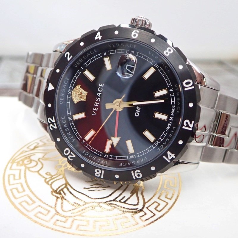 【 美品 】 ヴェルサーチ ヘレニウム GMT VE11 クォーツ デイト ブラック×SS 42mm メンズ 腕時計 付属品完備 VERSACE_画像2