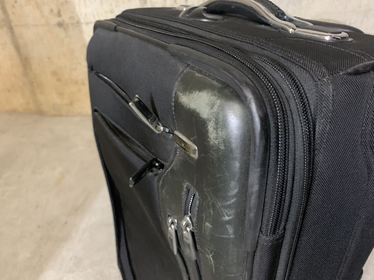 R283-0311 TUMI キャリーバッグ スーツケース キャリーケース ブラック 黒 拡張タイプ ソフト ２輪 旅行カバン トラベルバッグ_画像3