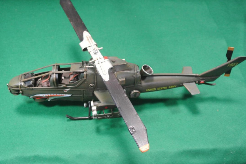 ブリキ製 攻撃用ヘリコプター コブラ_画像10