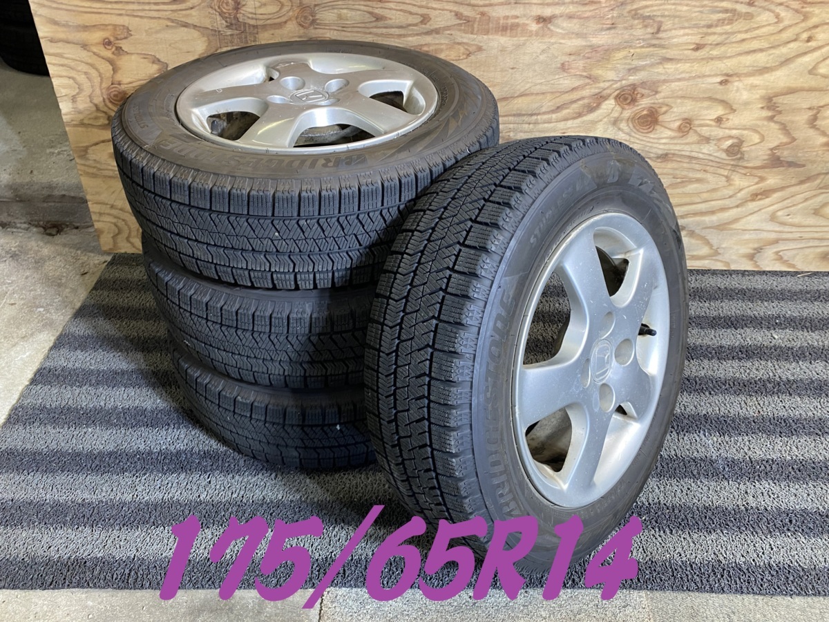 J1F929■175/65R14 82Q　4本価格　BRIDGESTONE BLIZZAK VRX2　条件付き送料無料　2017年製造　激安　アルミホイールセット　ホンダ_画像1