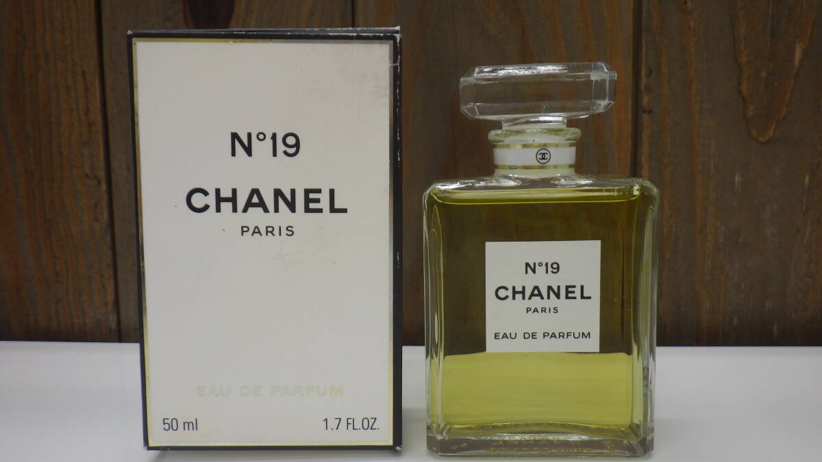 ●香水 CHANEL No19 EDT 50ml ＆ No5 EDT 7.5ml　箱あり 2本セット_画像2