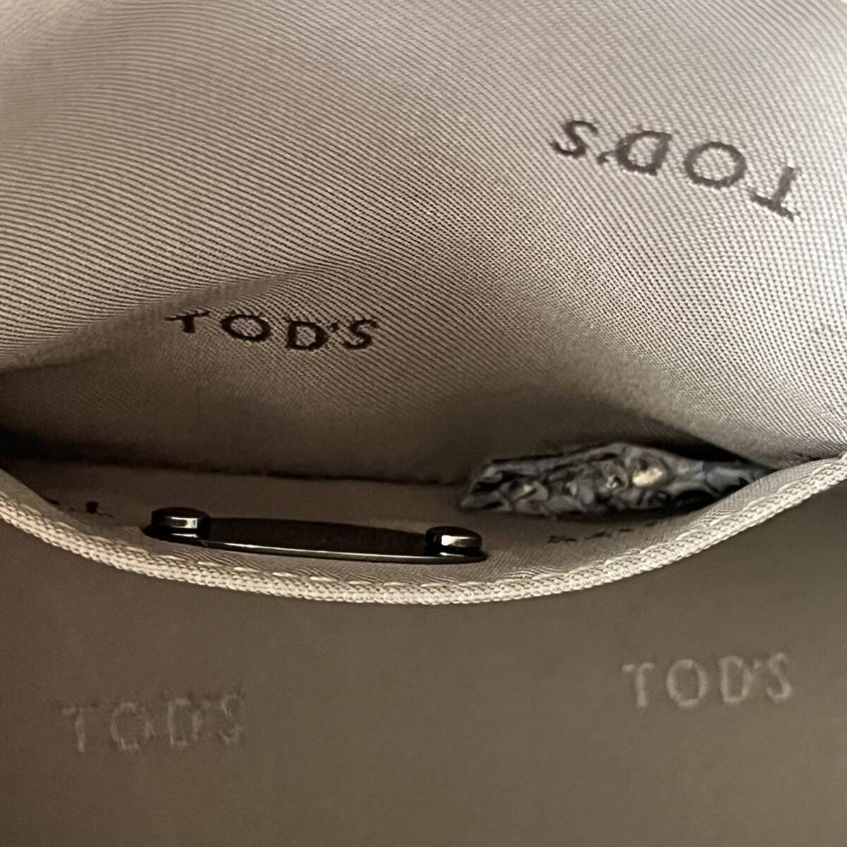 美品TOD'Sトッズ 定価約18万 パイソン×レザー グレー 2way ミニ Dバッグ ハンドバッグ ショルダーバッグ ショルダーストラップ 保存袋_画像9