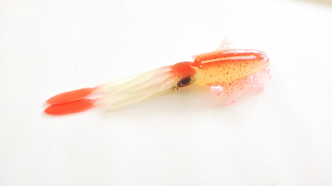 リアルな形状！　子イカを再現したワーム　やわらか素材　10cm　7g　6色セット　根魚　マダイ　マゴチ　ヒラメ　ハタ　ソフトルアー_画像8