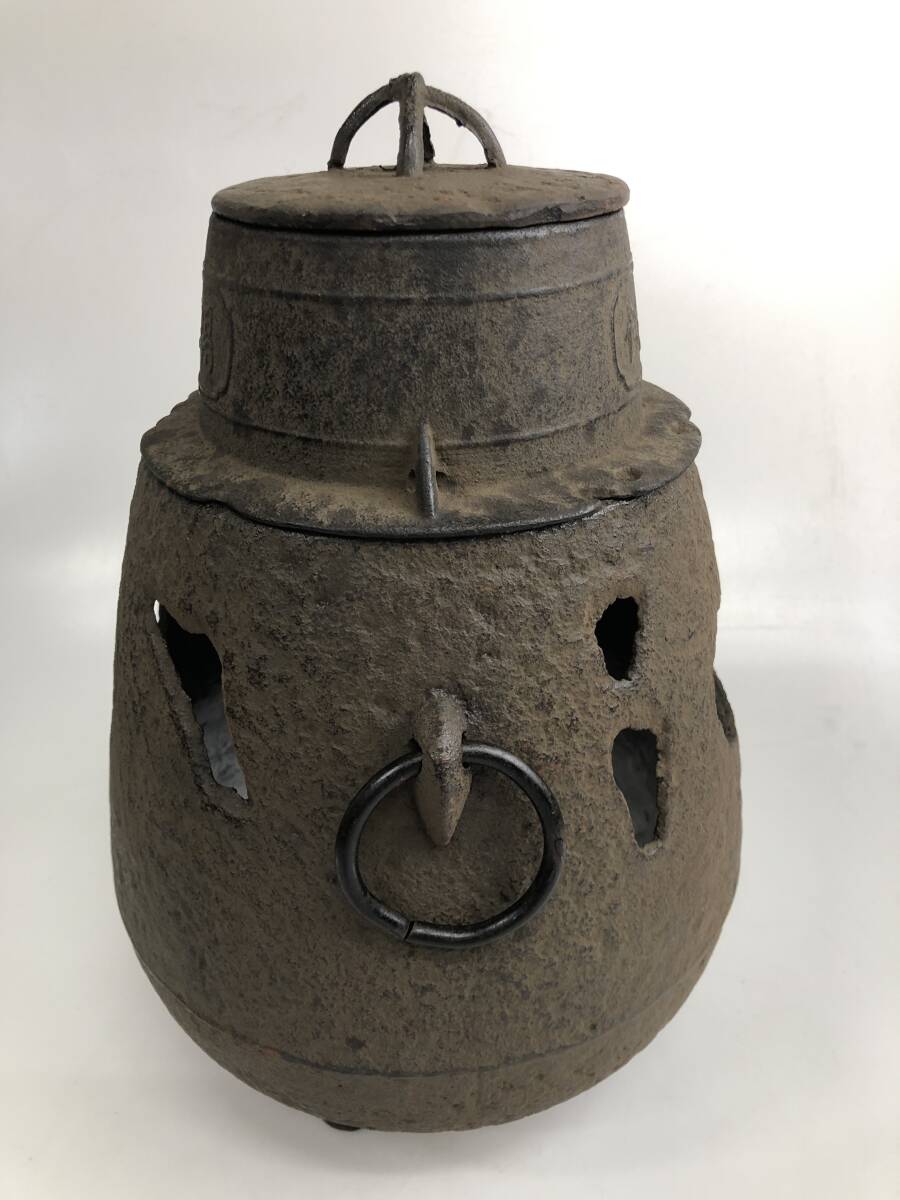 IU1444　茶道具　茶来湯　飯来飢　あじろ鉄　風炉釜　鉄釜　金属工芸_画像3