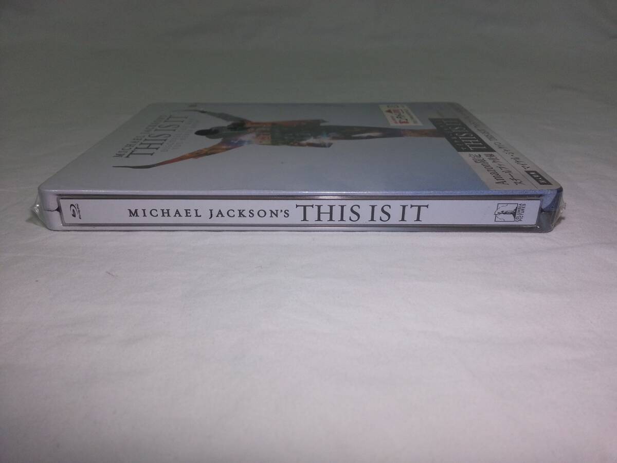 ☆ 未開封新品 Michael Jackson's THIS IS IT ～ DISCOVER THE MAN YOU NEVER KNEW ～ 111分 Blu-rey 2009年 レターパックプラスで発送_シュリンク状態 左部