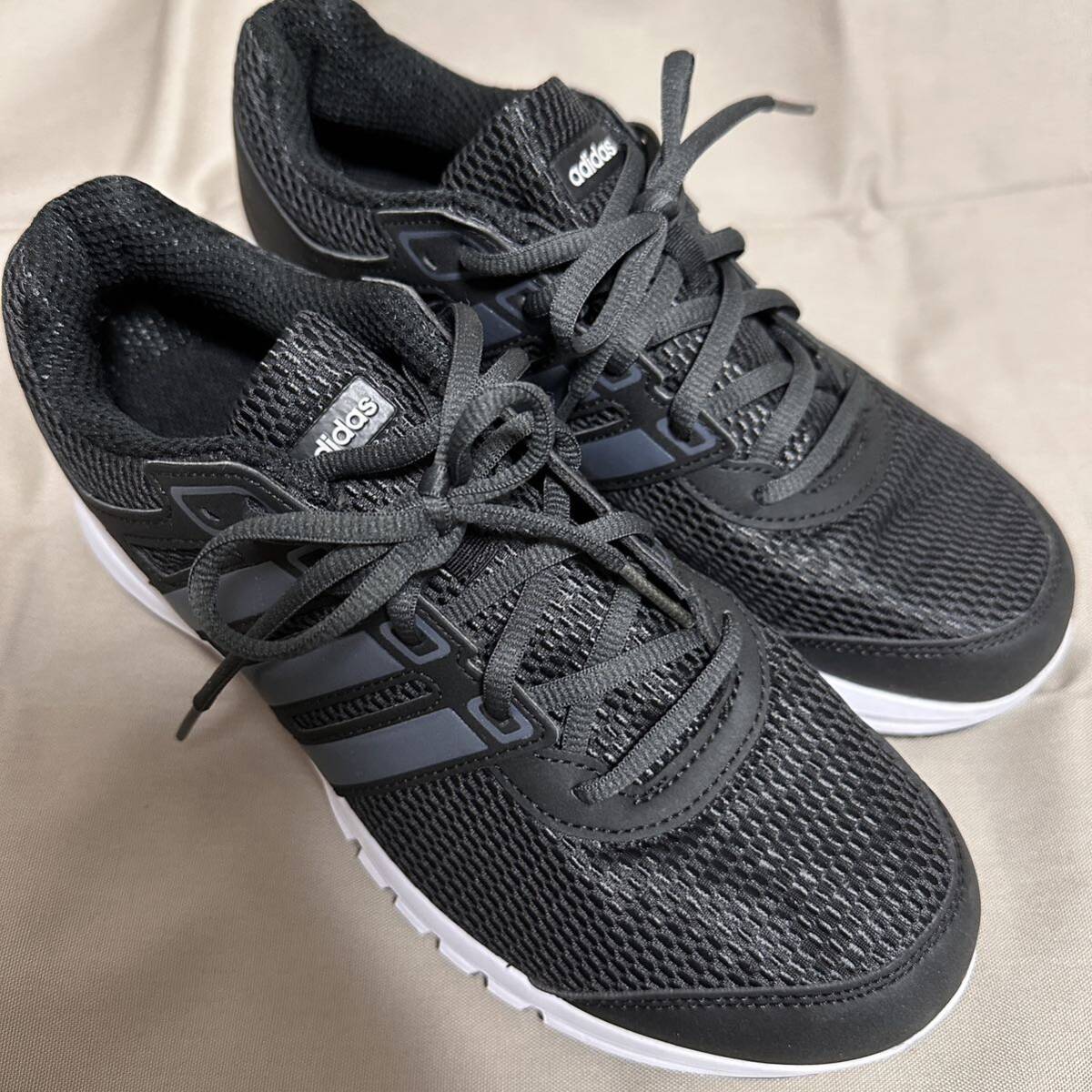 【美品】アディダス adidas ランニングシューズ レディース CP8765ブラック 黒 運動 ジム 新生活 トレーニング ウォーキング_画像1