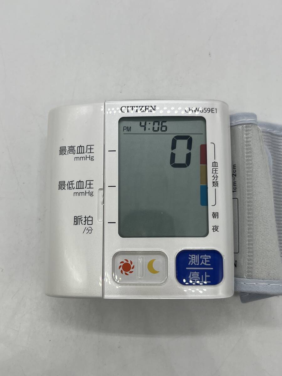 ☆中古品☆ ＃R015 動作確認済 シチズン 電子血圧計 手首式 CHW659E1 ホワイト CITIZEN_画像2