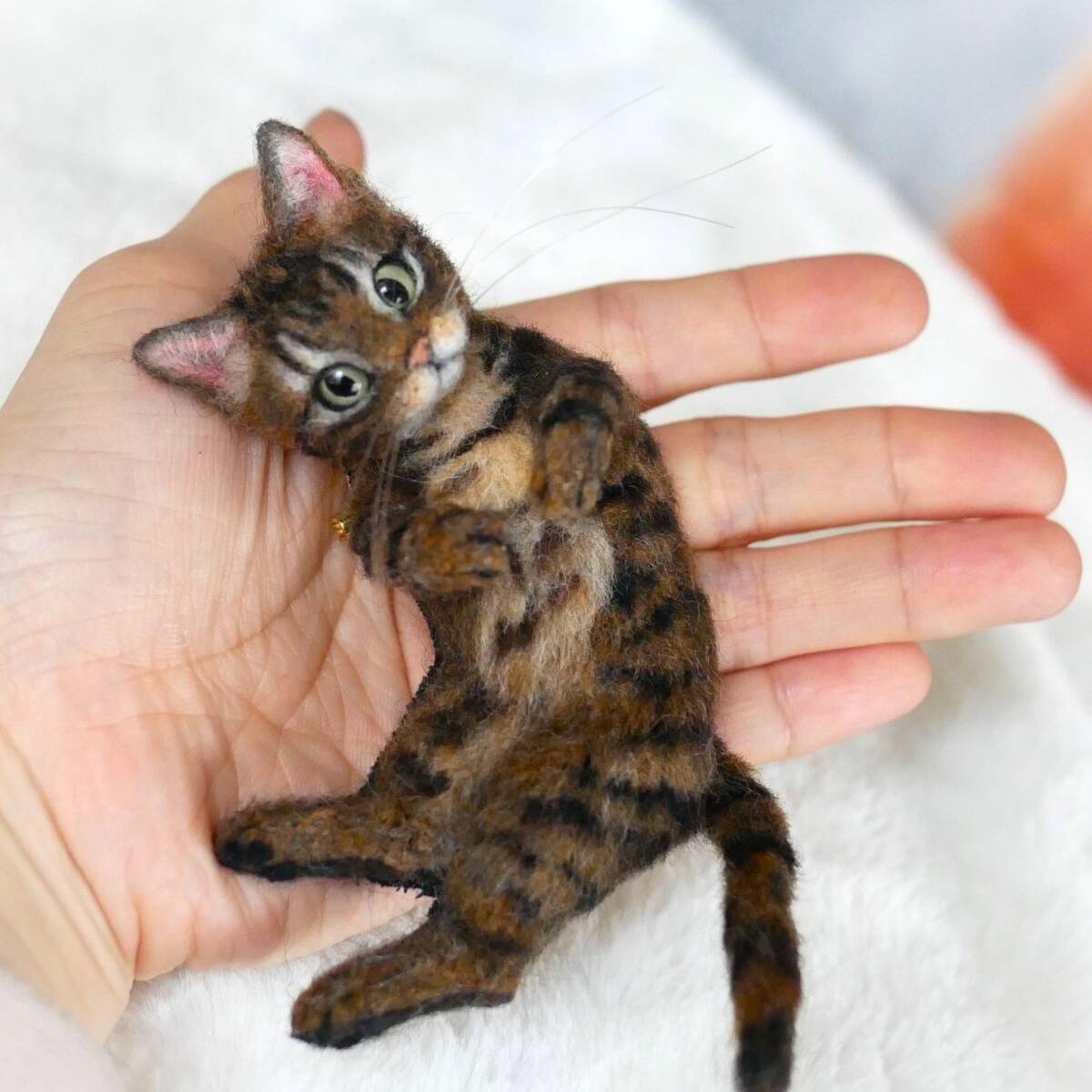 ◆maltaマルタ  猫 羊毛フェルト 猫ブローチ ミニチュア猫 キジトラ ハンドメイド の画像4