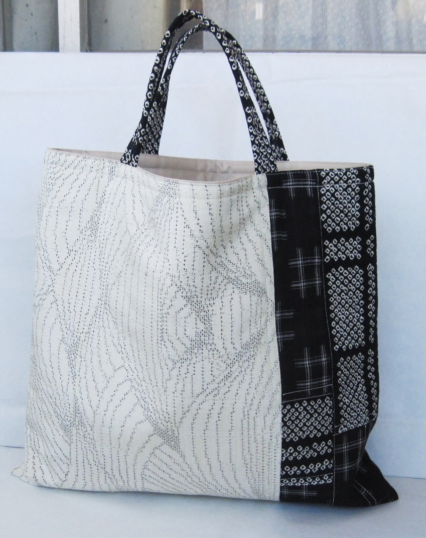  cloth . words *.. become as...~*. four angle . simple . tote bag *~ white pongee . black . pongee . black aperture stop pattern .~ silk made * kimono remake * Handmade works 